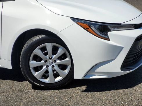Used 2023 Toyota Corolla LE FWD image 9