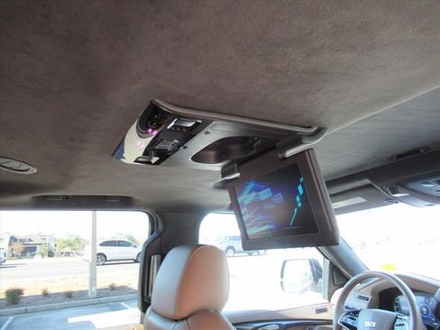 Used 2020 Cadillac Escalade Platinum image 32