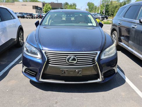 Used 2013 Lexus LS 460 AWD w/ Comfort Pkg image 2