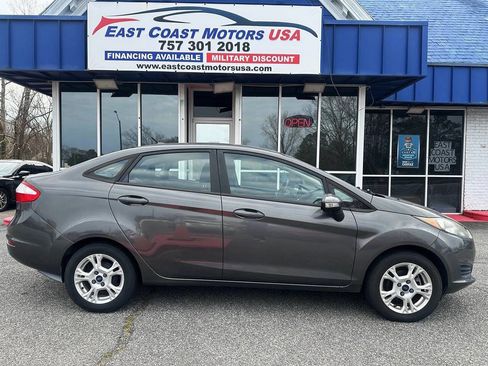 Used 2015 Ford Fiesta SE image 2