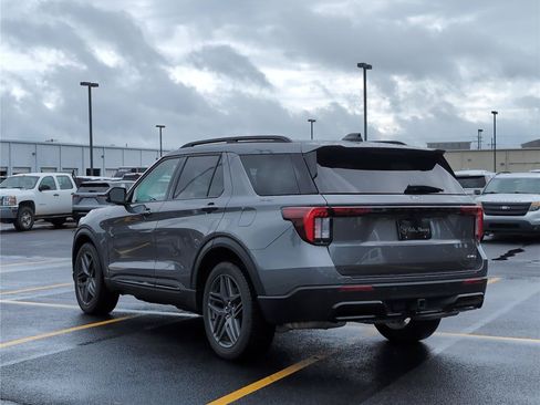 Used 2025 Ford Explorer ST-Line w/ ST-Line Street Pack AWD/4WD image 3