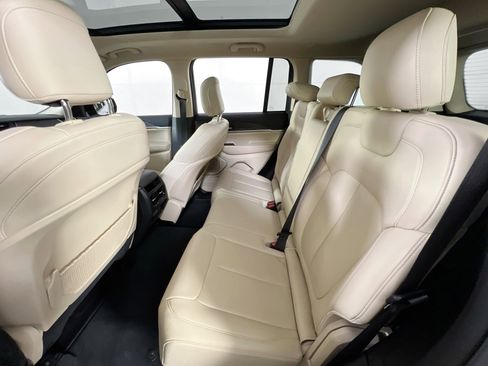 Used 2022 Jeep Grand Cherokee Limited image 24