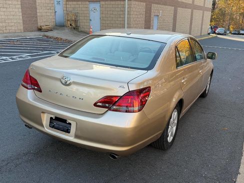 Used 2010 Toyota Avalon XLS image 3