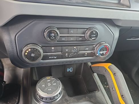 Used 2022 Ford Bronco Badlands AWD/4WD image 17