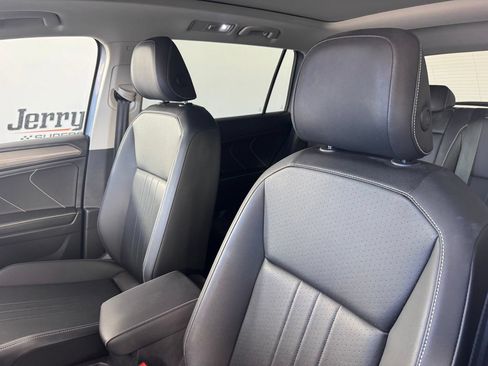 Used 2024 Volkswagen Tiguan SE AWD/4WD image 10