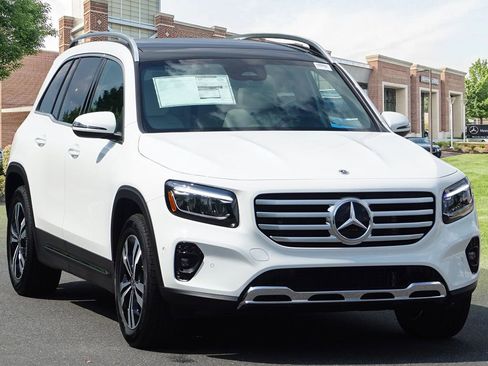 New 2025 Mercedes-Benz GLB 250 4MATIC image 3