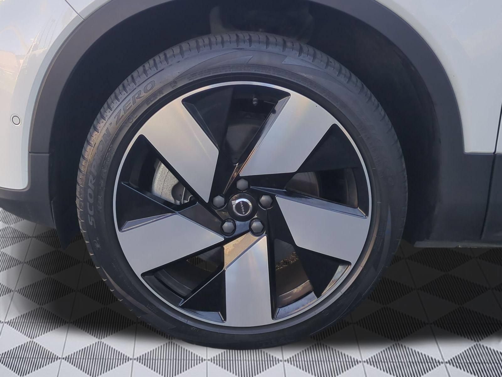 Used 2023 Volvo XC40 Recharge Ultimate AWD/4WD image 9