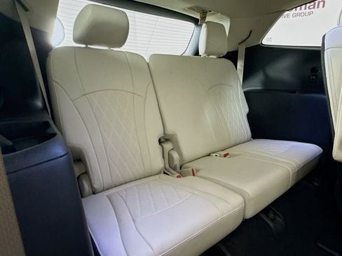 Used 2023 Buick Enclave Avenir w/ Avenir Technology Package image 32