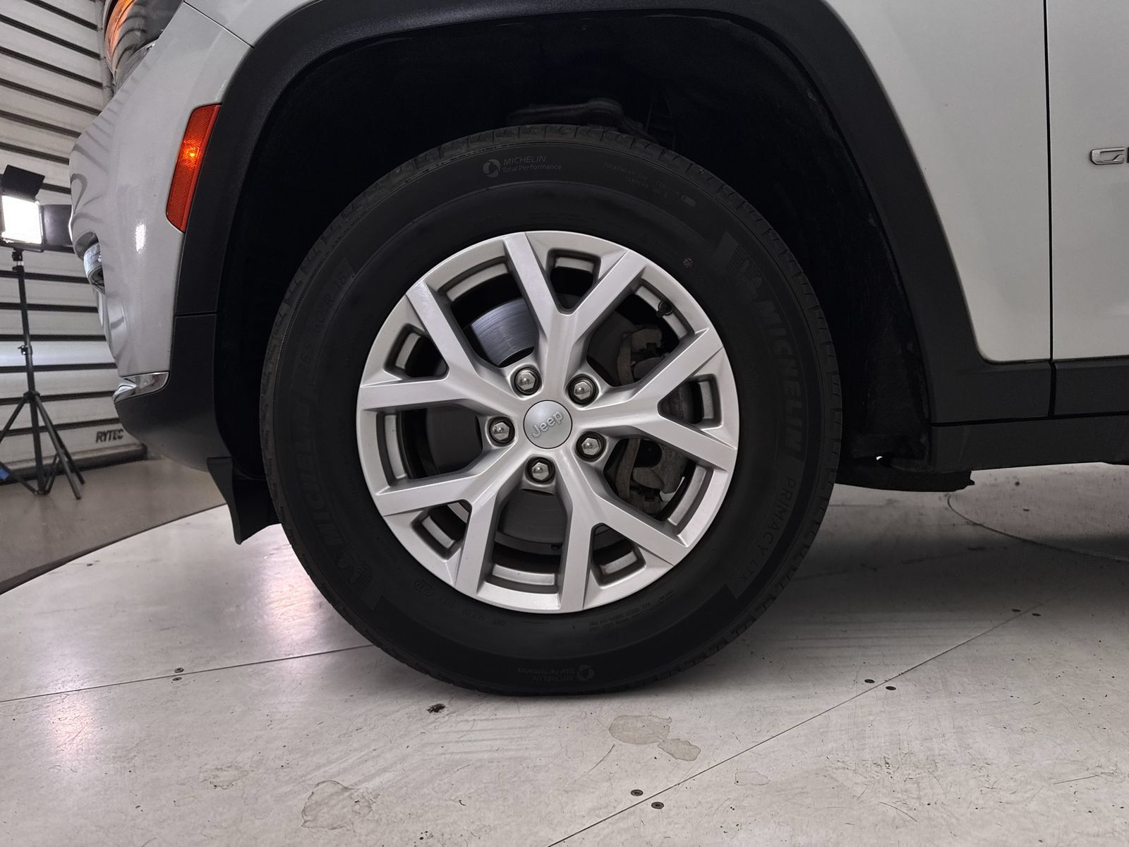 Used 2022 Jeep Grand Cherokee L Limited AWD/4WD image 17