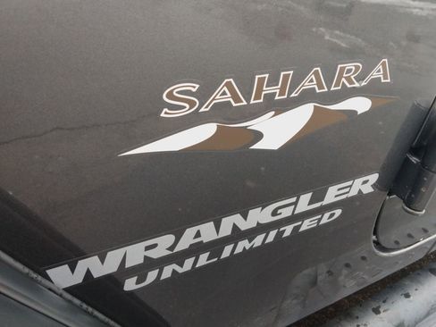 Used 2017 Jeep Wrangler Unlimited Sahara w/ Max Tow Package image 13