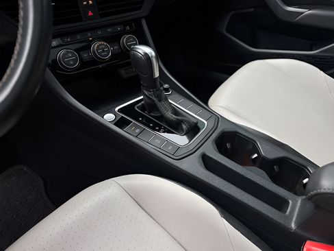 Used 2020 Volkswagen Jetta R-Line w/ R-Line Cold Weather Package FWD image 11