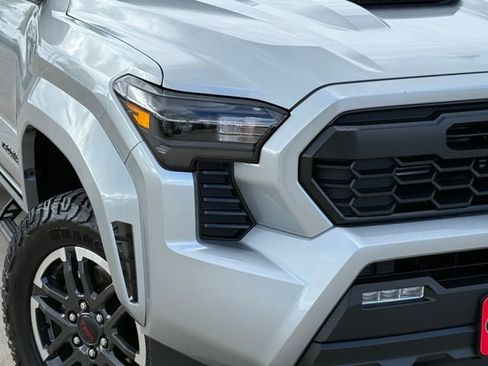 Used 2025 Toyota Tacoma TRD Sport image 3