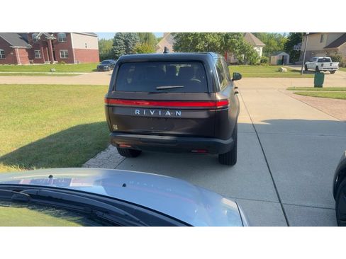 Used 2023 Rivian R1S Adventure AWD/4WD image 4