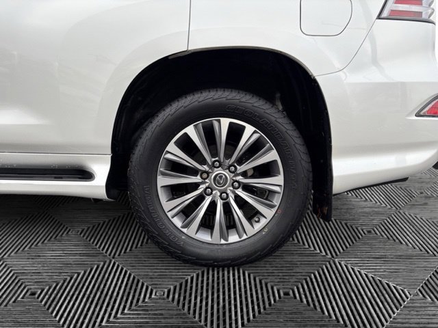 Used 2022 Lexus GX 460 Luxury w/ Accessory Package AWD/4WD image 32