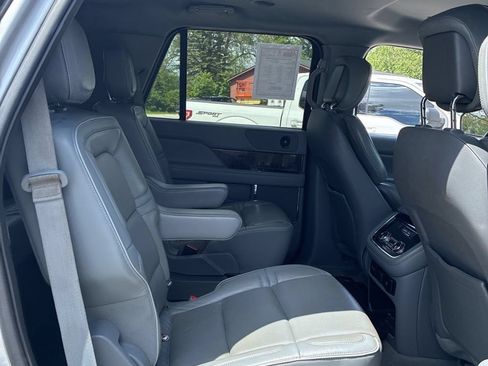 Used 2019 Lincoln Navigator Select AWD/4WD image 10