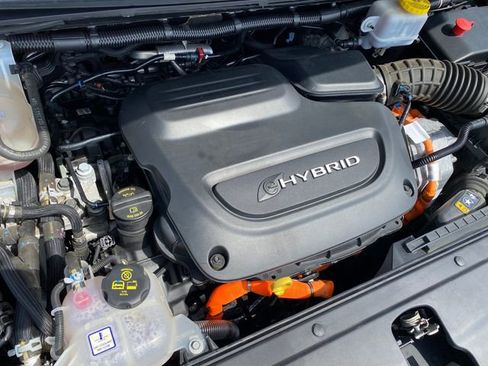 Used 2024 Chrysler Pacifica Limited FWD image 21
