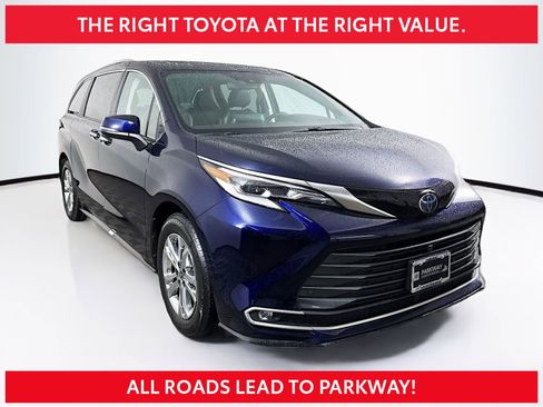 Certified 2023 Toyota Sienna Platinum AWD/4WD image 1