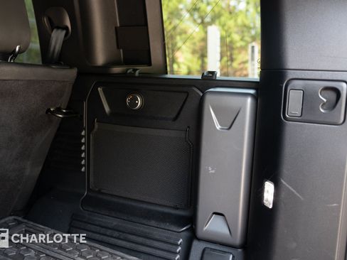 Used 2026 Land Rover Defender 110 OCTA AWD/4WD image 36