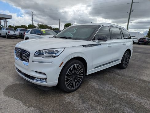 Used 2023 Lincoln Aviator Black Label w/ Class IV Trailer Tow Package AWD/4WD image 8