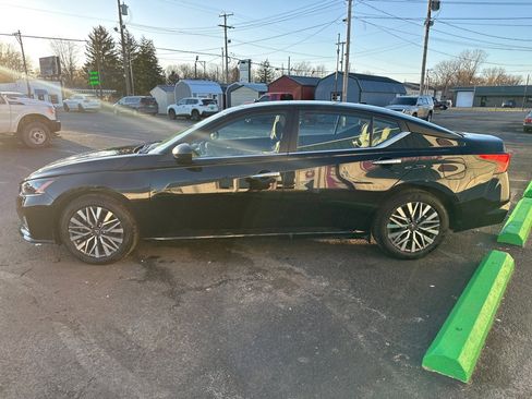Used 2025 Nissan Altima 2.5 SV image 4