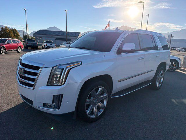 Used 2017 Cadillac Escalade Luxury RWD image 3