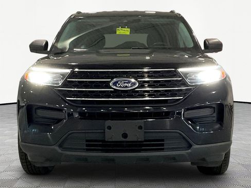Used 2023 Ford Explorer XLT AWD/4WD image 2