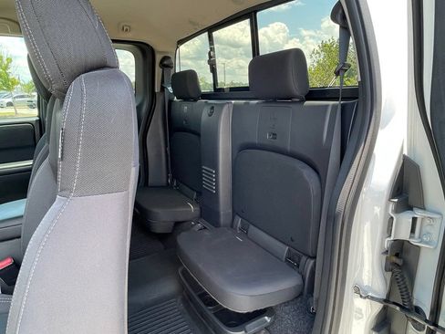 Used 2025 Nissan Frontier SV RWD image 39