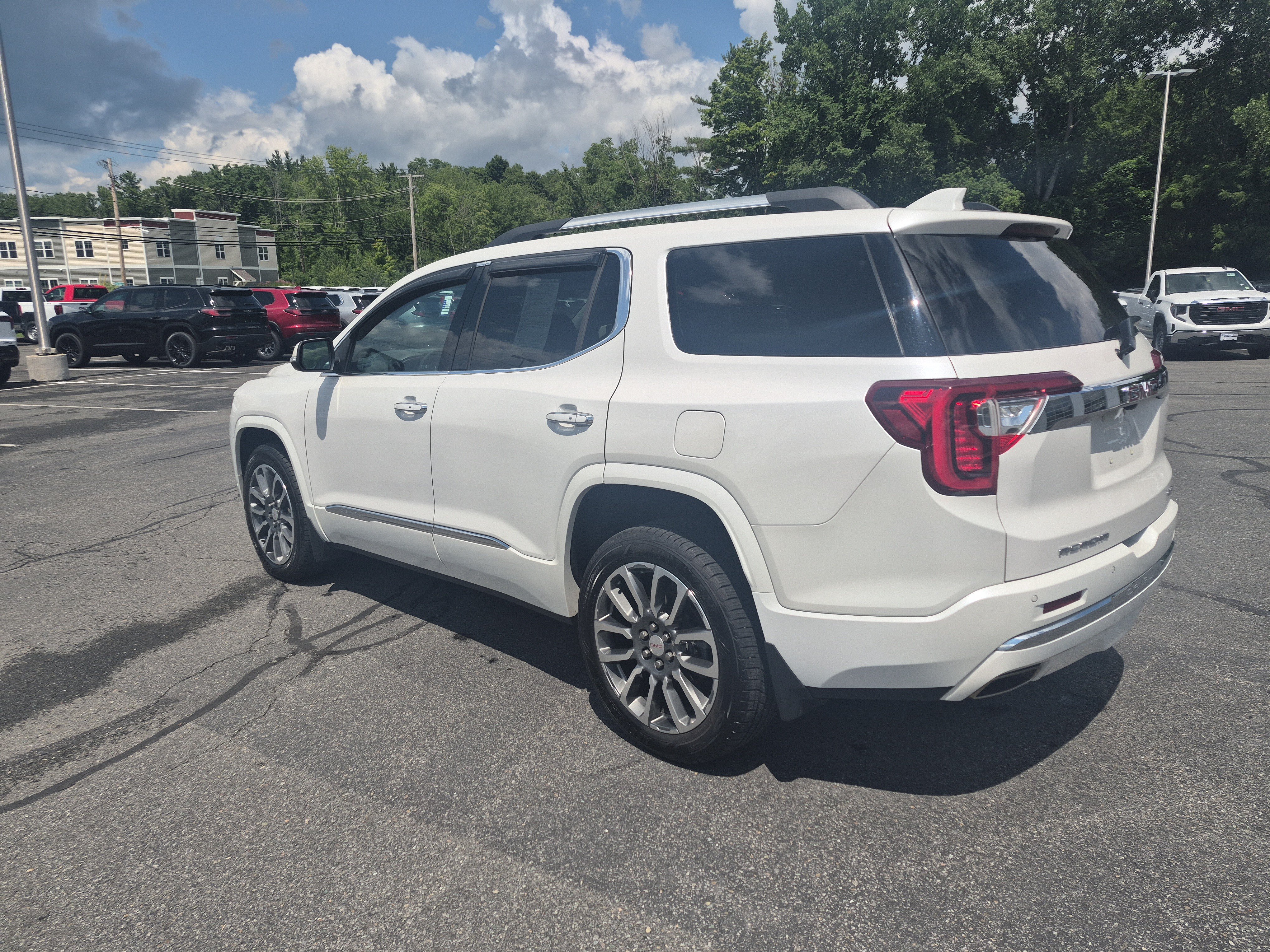 Used 2022 GMC Acadia Denali AWD/4WD image 3
