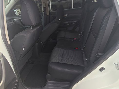 Used 2017 Nissan Rogue SV AWD/4WD image 10