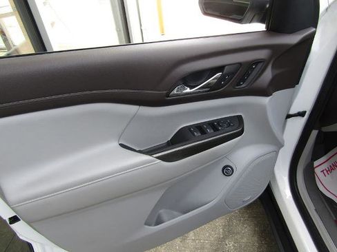 Used 2023 GMC Acadia SLT w/ Technology Package FWD image 28