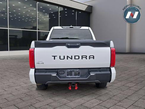 Used 2022 Toyota Tundra SR5 w/ SR5 Convenience Package AWD/4WD image 4