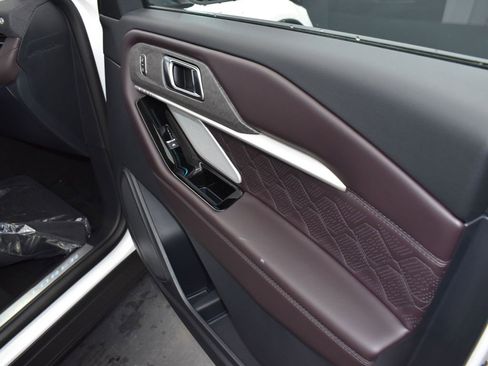 Used 2025 Ford Explorer Platinum w/ Ultimate Package image 18