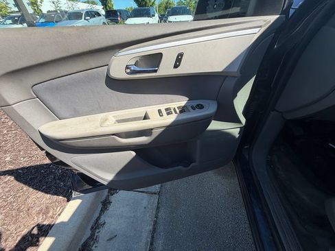 Used 2011 Chevrolet Traverse LS FWD image 16