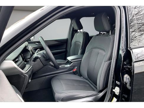 Used 2024 Jeep Grand Cherokee Laredo image 22