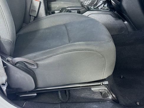 Used 2019 Jeep Wrangler Unlimited Sahara AWD/4WD image 23