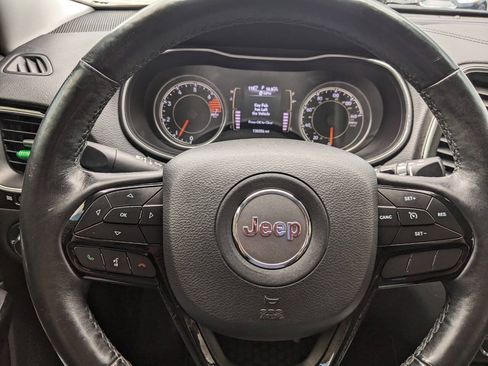 Used 2019 Jeep Cherokee Latitude Plus AWD/4WD image 18