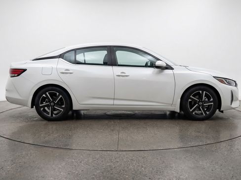 Used 2025 Nissan Sentra SV FWD image 11
