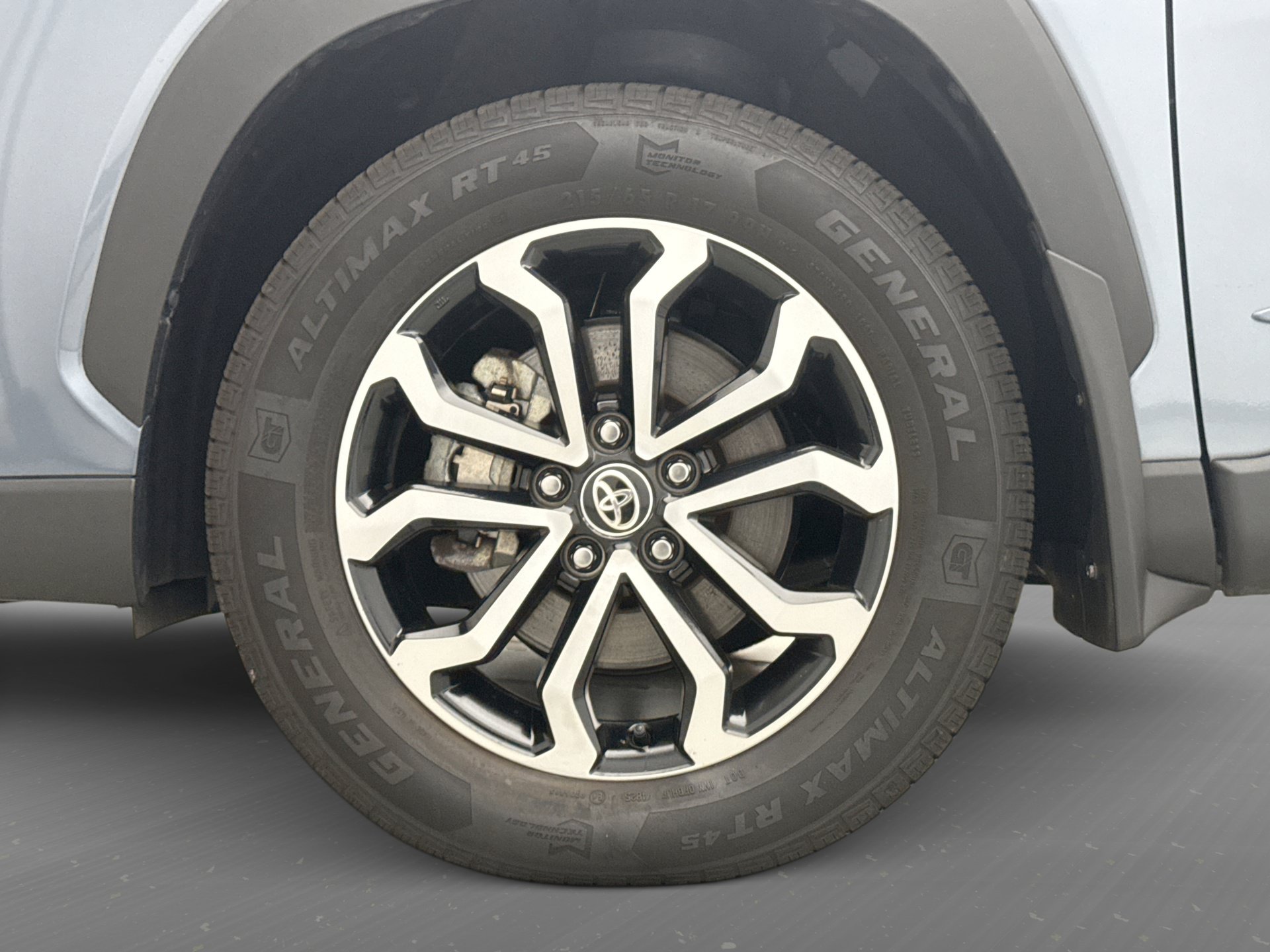 Used 2025 Toyota Corolla Cross AWD Hybrid image 23