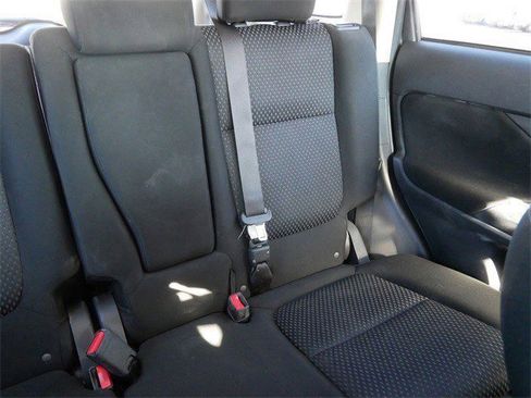 Used 2016 Mitsubishi Outlander SE image 15