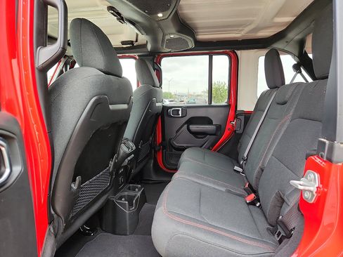 Used 2025 Jeep Wrangler Unlimited Rubicon AWD/4WD image 12