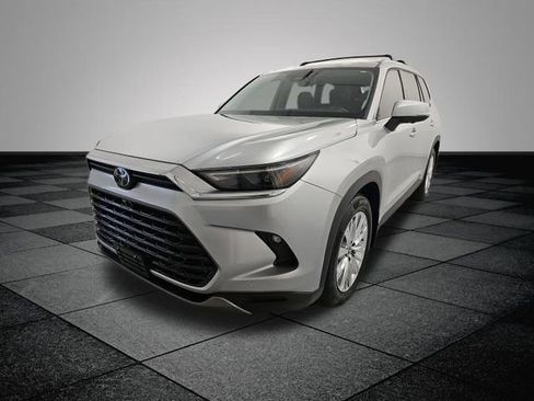 Certified 2024 Toyota Grand Highlander AWD image 3