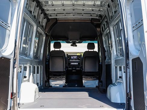 New 2025 Mercedes-Benz Sprinter 2500 image 25