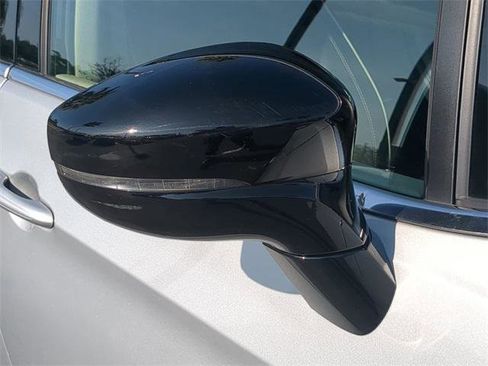 Certified 2024 Chrysler Pacifica Limited image 12