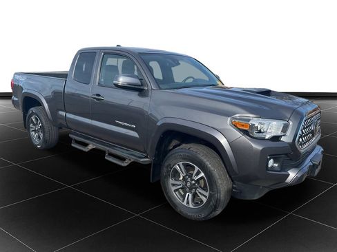 Used 2019 Toyota Tacoma TRD Sport image 7