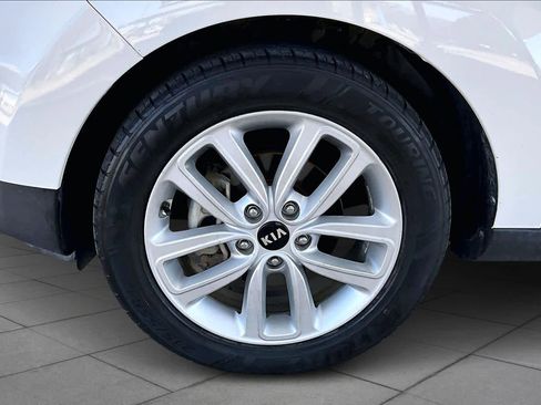 Used 2018 Kia Soul + image 10