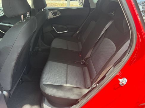 Used 2025 Kia Soul LX w/ LX Technology Package FWD image 35