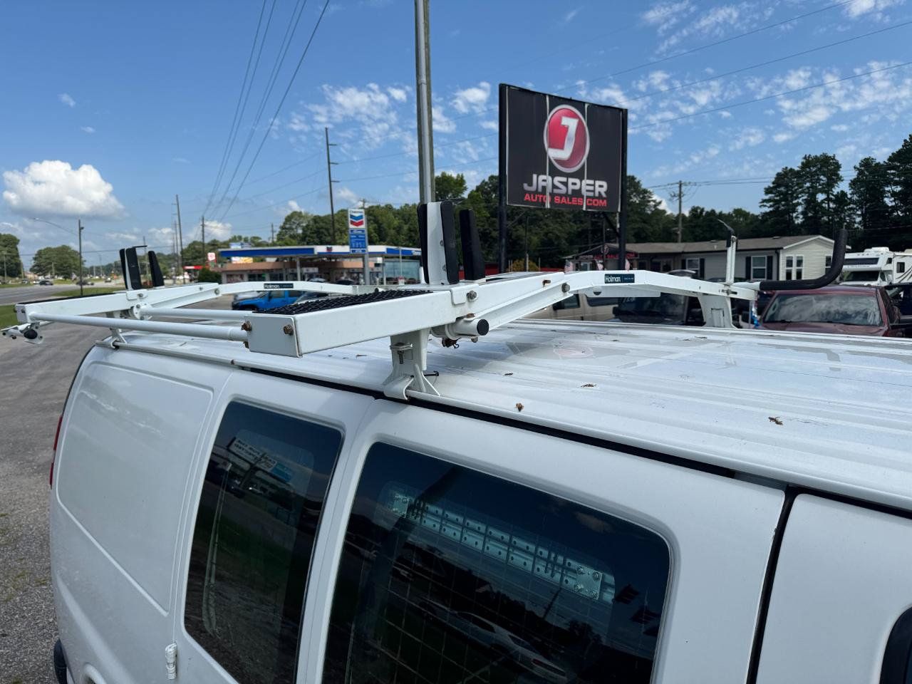 Used 2017 Chevrolet Express 2500 RWD image 9