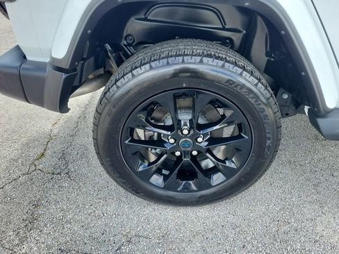 Used 2025 Jeep Wrangler Unlimited Sahara AWD/4WD image 7