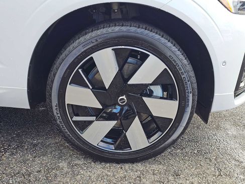 Certified 2025 Volvo XC60 T8 Plus w/ Protection Package Premier AWD/4WD image 10