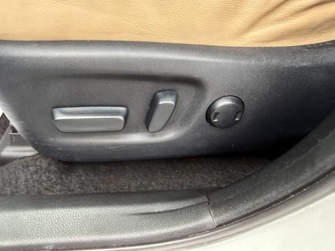 Used 2013 Toyota RAV4 Limited AWD/4WD image 18